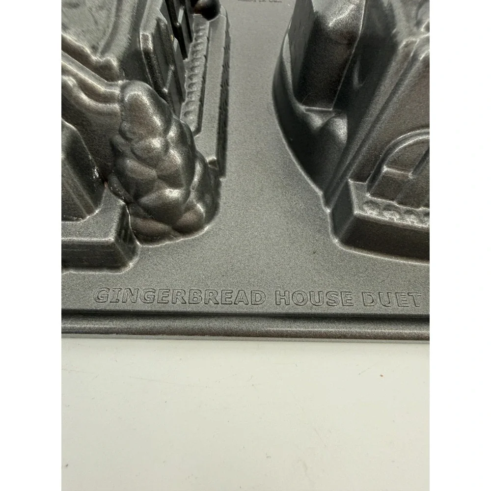Nordic Ware 3D Gingerbread House Duet Cake Pan Christmas 5 Cup Cast Aluminum USA